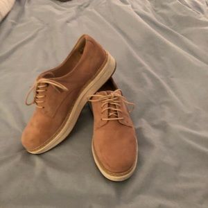 Clarks neutral pink shoes. Very comfortable 6m like new
